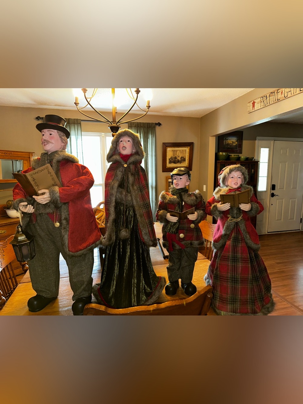 Vintage Regency International Holiday 4 Caroler Figurine set